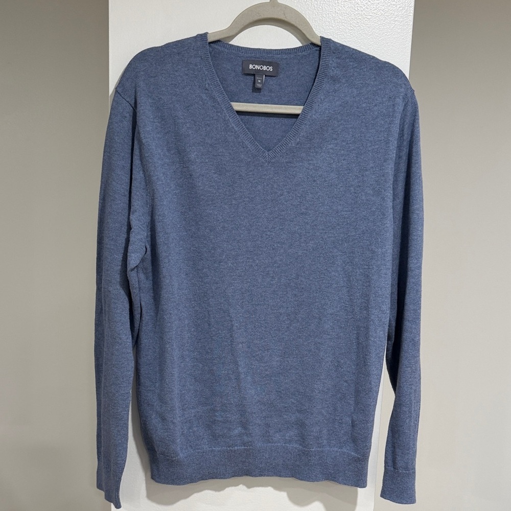 Bonobos men’s size medium slim fit V-neck sweater. 100% Merino wool